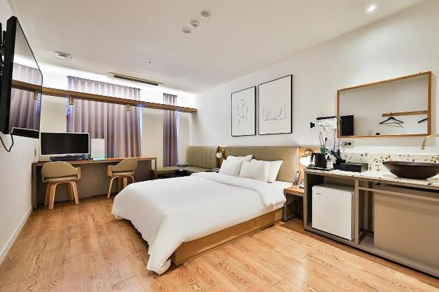 Gimpo Gray Hotel Room photo